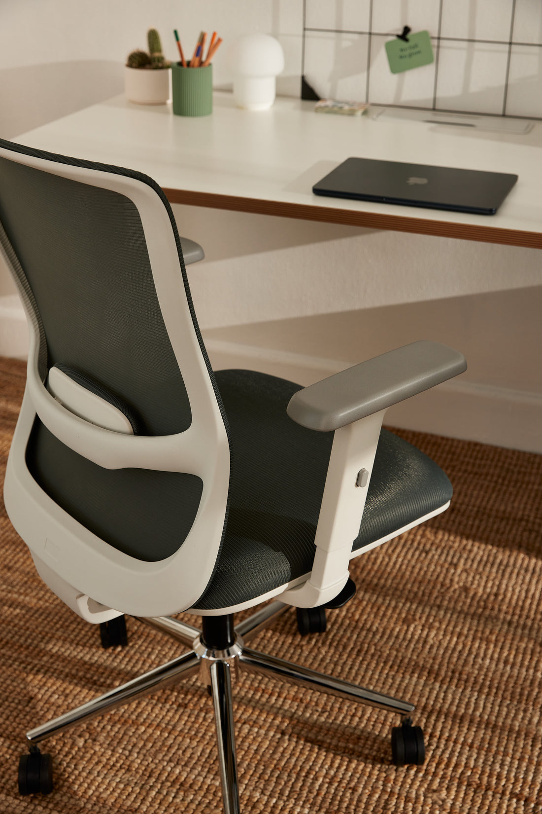 RECESS CHAIR