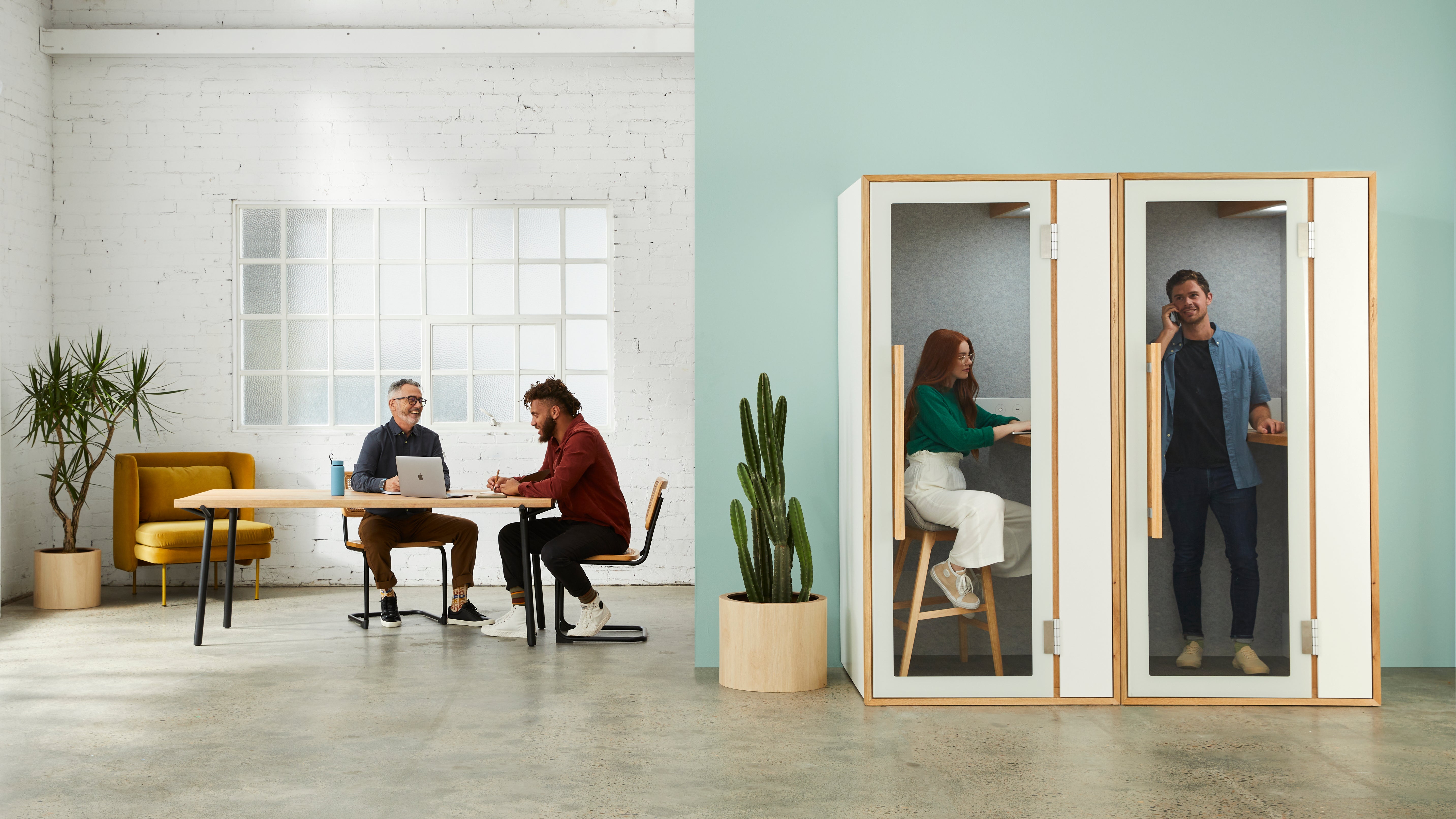 Bottom Recess About Us | Ergonomic Home Office Furniture | Recess