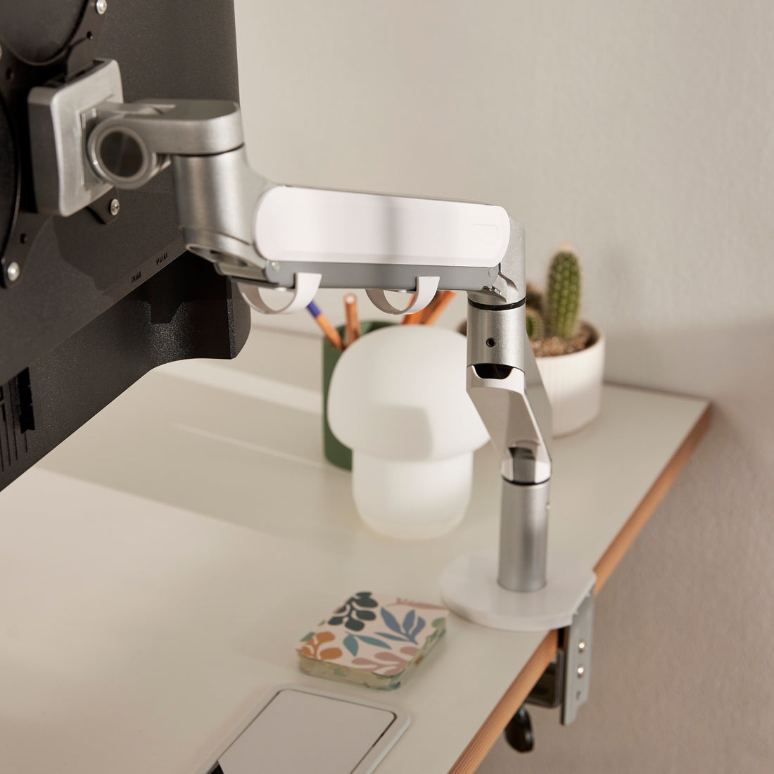 Monitor Arm - Recess